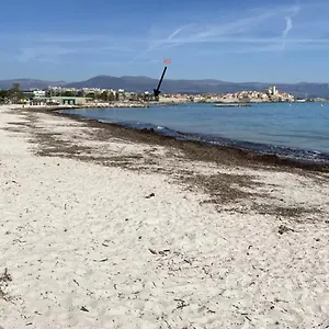 Vue Et Remparts. Entre Vieille Et Plages Antibes